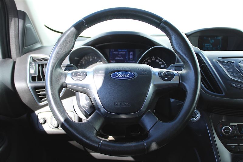 Ford Kuga 2.0TDCi TITANIUM 4X4 PANORAMA - fotka 14 z 24