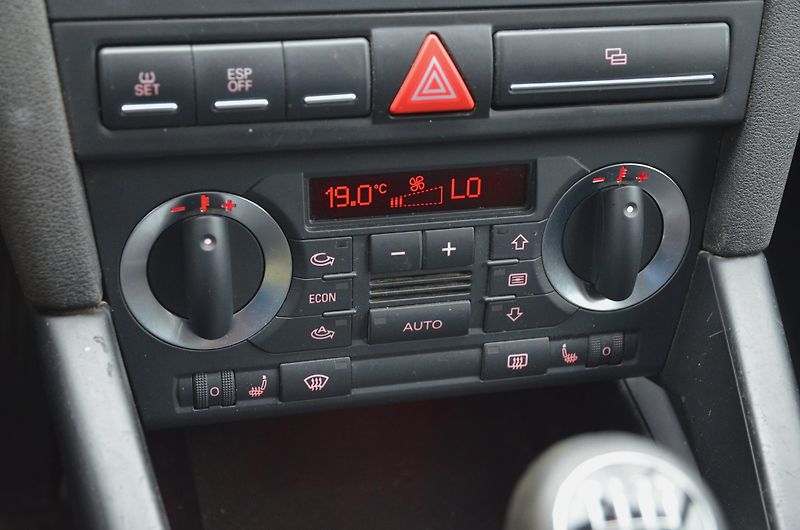 Audi A3 (2007) 2.0 TDi 125kW / STK 05/2028 - fotka 23 z 27
