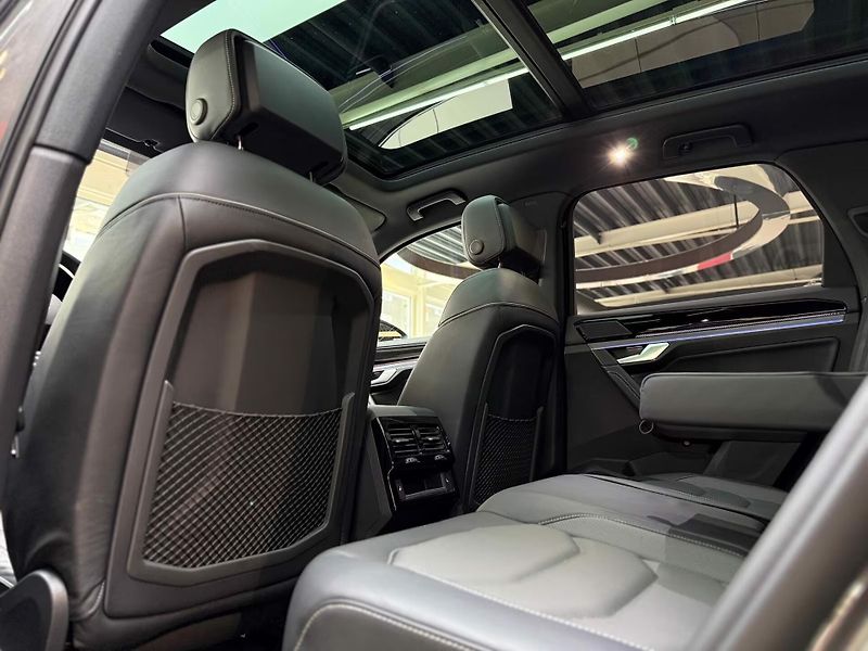 Volkswagen Touareg TDI 210 kW R-Line Pano Taž Ven - fotka 18 z 19