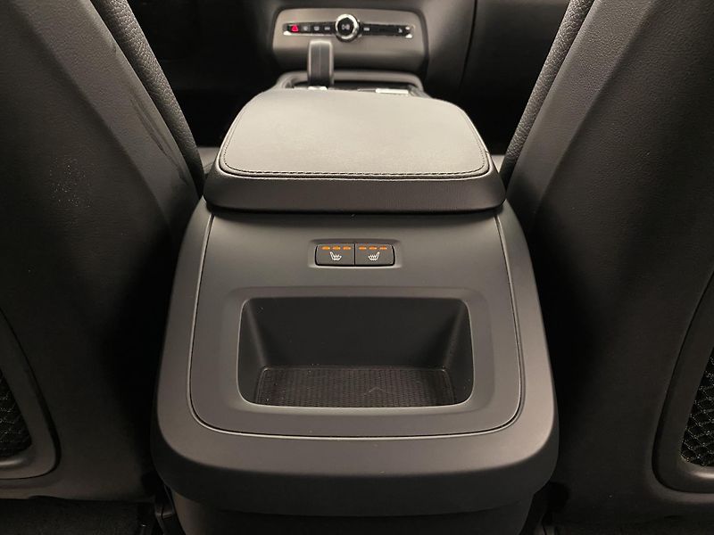 Volvo XC90 B5 AWD DARK PLUS AUT REZERVACE - fotka 31 z 49