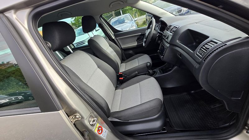 Škoda Roomster 1.4 16V ACTIVE +EDITION 1.MAJ. - fotka 19 z 35