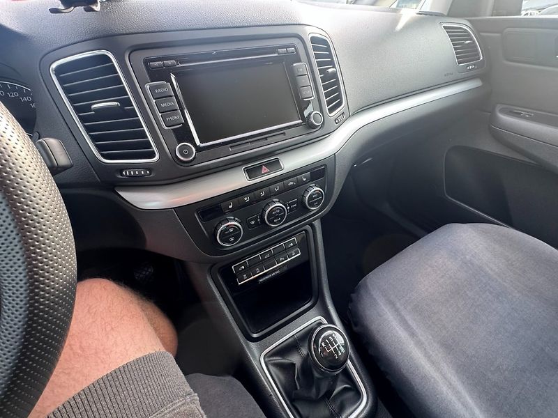 Volkswagen Sharan (2014) 2,0 TDI 130 KW ROZVODY 2. MAJ - fotka 23 z 45