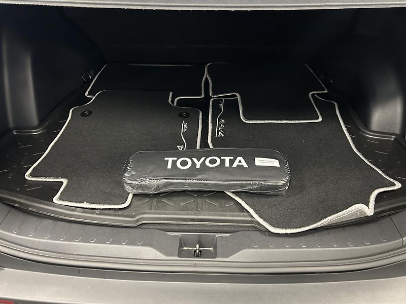 Toyota RAV4 (2024) 2.5 Hybrid EXECUTIV e-CVT 360° - fotka 32 z 37