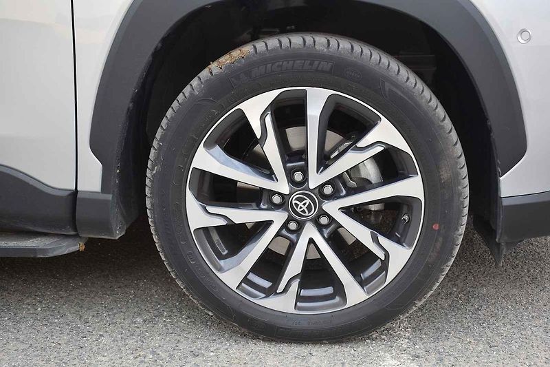 Corolla Cross může mít pohon všech kol