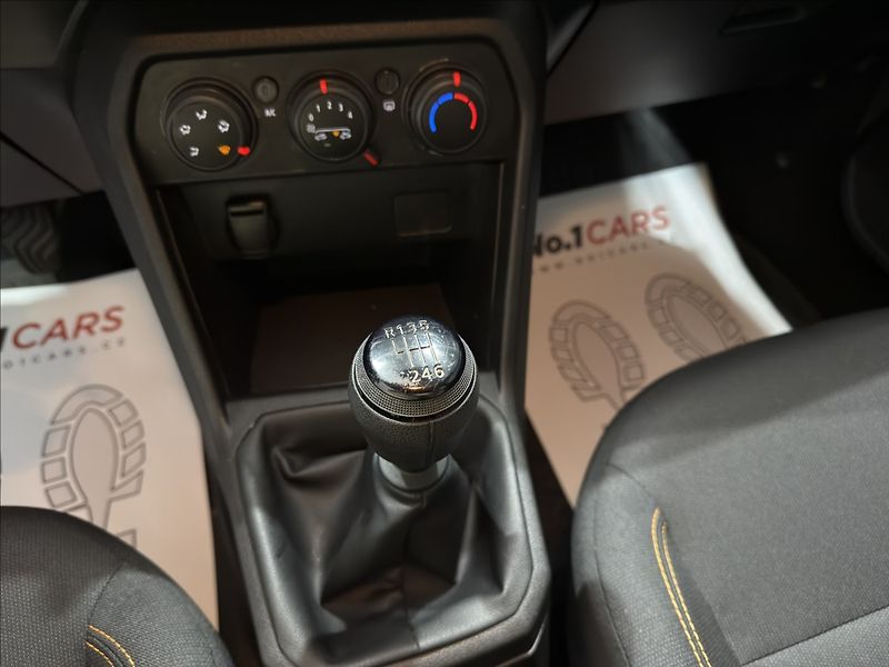 Dacia Sandero 1,0   TCe STEPWAY 1.MAJ ČR DPH - fotka 14 z 26