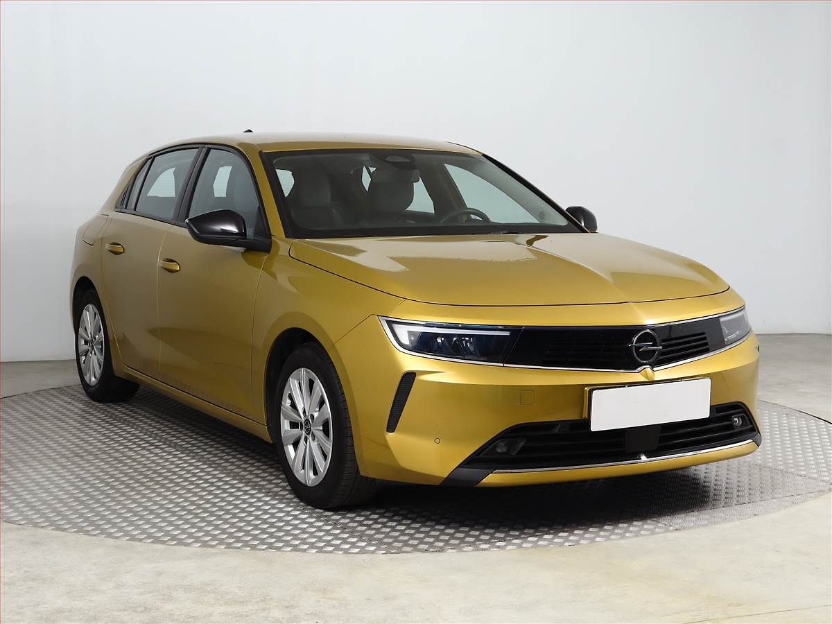 Opel Astra 1.2 Turbo, ČR,1.maj, Tempomat
