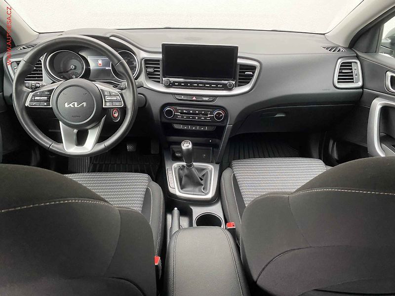 Kia Ceed (2024) 1.5 T-GDi SW, 1.maj,ČR, TOP - fotka 8 z 19