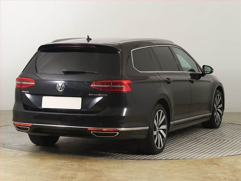 Volkswagen Passat (2018) 2.0 TDI, 4X4, Automat, Kůže - fotka 5 z 28