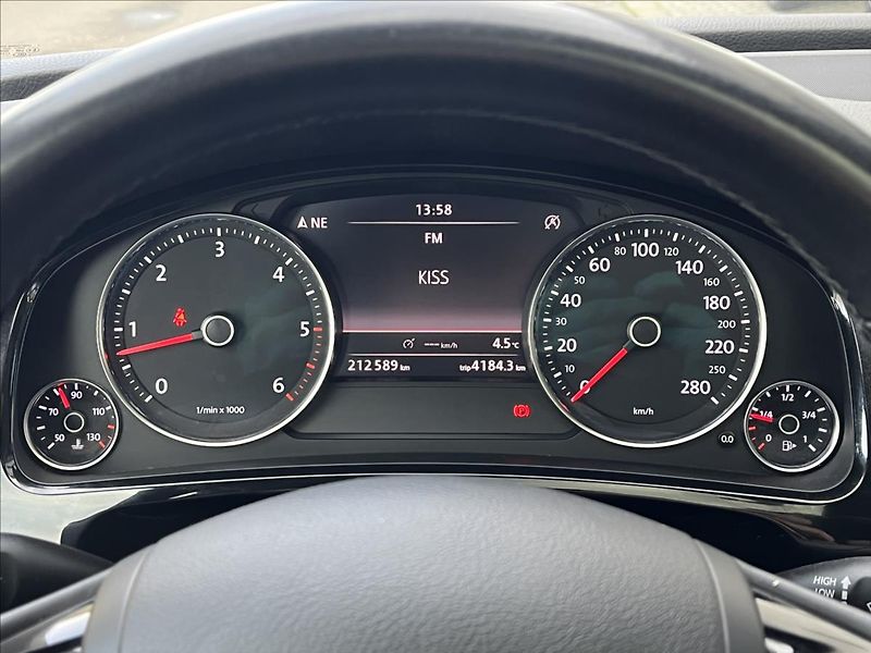 Volkswagen Touareg 3,0 TDI  V6 150 kW DSG 4M - fotka 14 z 36