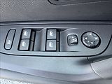 Peugeot 2008 1,2 i ALLURE DPH 1.maj původČR - náhled 23