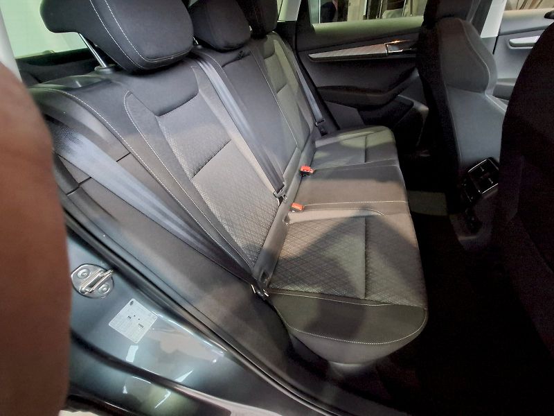 Škoda Karoq (2024) SELECTION TD 85/2.0 M6F - fotka 37 z 47