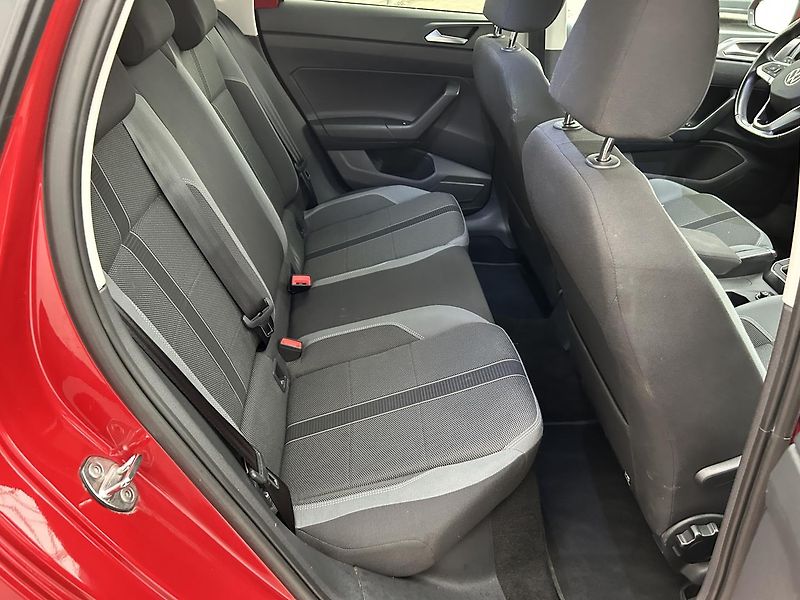 Volkswagen Polo 1.0 TSI Style - fotka 23 z 27