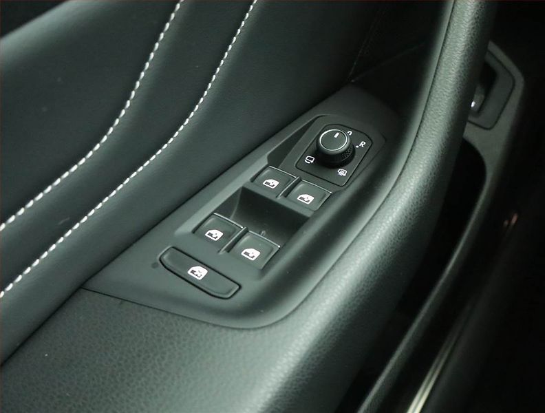 Volkswagen Passat (2021) Elegance 2.0 TDI - fotka 16 z 22