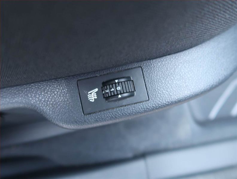 Peugeot 3008 (2016) 1.6 BlueHDi, Automat - fotka 17 z 21