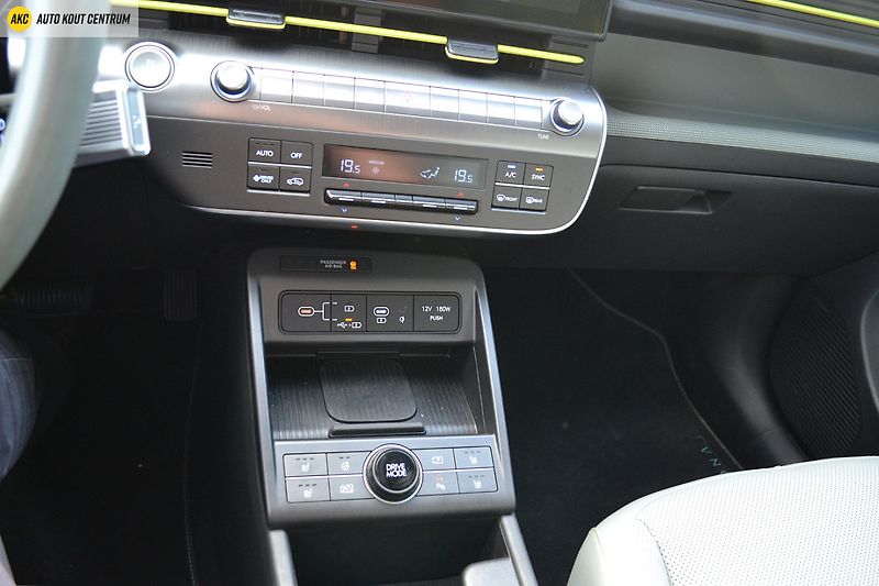 Hyundai Kona ELECTRIC EV 150KW  PREMIUM PAN - fotka 36 z 75