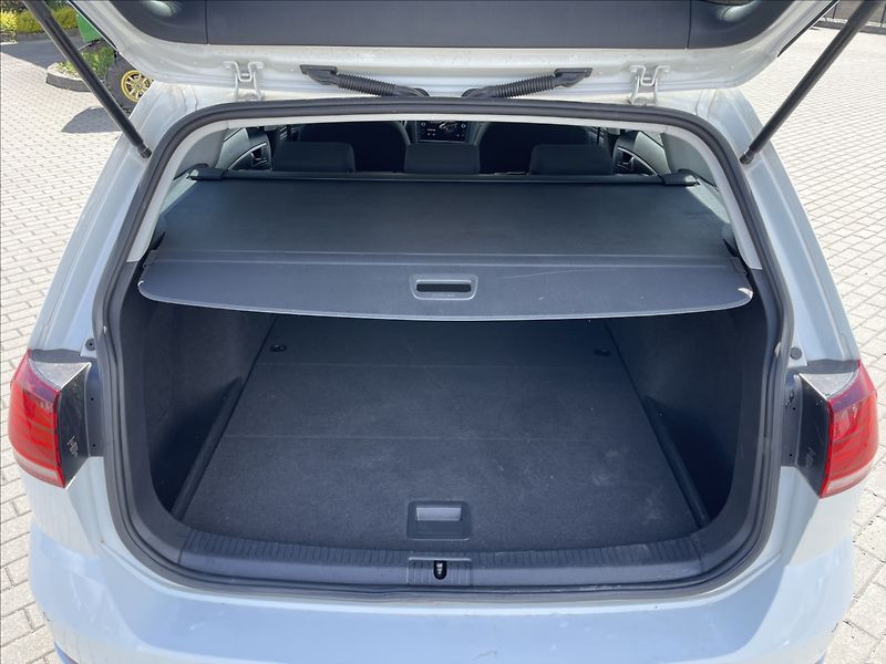Volkswagen Golf 2,0 TDi 110kw DSG LED Radar po - fotka 9 z 39