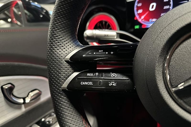 Mercedes-Benz CLA 350 4M AMG Pano 360 Burm HuD - fotka 21 z 25