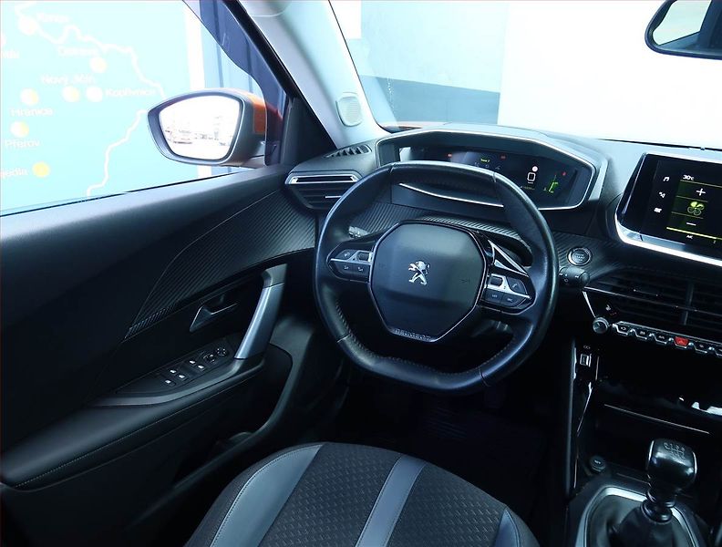 Peugeot 2008 (2020) 1.2 PureTech, Kůže, Tempomat - fotka 7 z 21