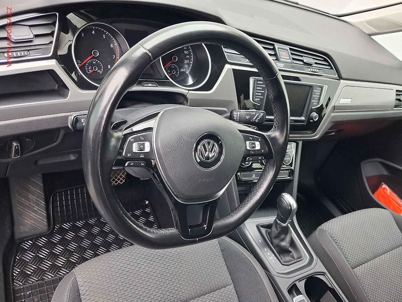 Volkswagen Touran (2016) 1.4TSi, 2.maj, DSG, LED - fotka 12 z 17