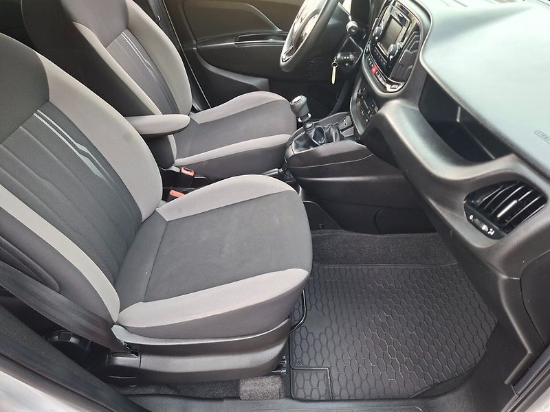 Fiat Dobló (2019) 1.6M-JET 77kW -1.MAJ.-DPH - fotka 19 z 30