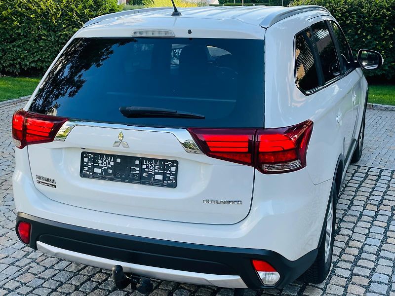 Mitsubishi Outlander 2.0i 1.MAJITEL SERVISKA TAŽNÉ - fotka 13 z 46