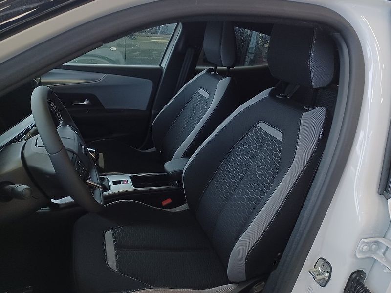 Opel Mokka (2025) HIT 1.2 TURBO (100kW/136k) MT6 - fotka 16 z 19