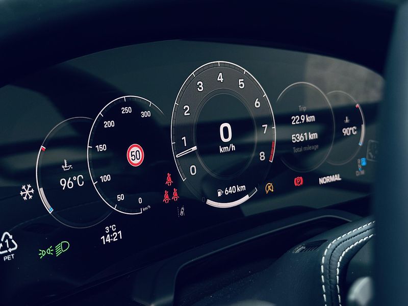 Porsche 911 (2025) 992.2*CABRIO*CHRONO*ZÁRUKA - fotka 26 z 44