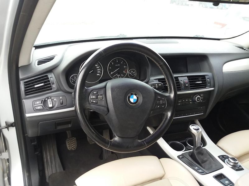 BMW X3 2.0D,4X4,XENONY,PANORAMA,NAVI! - fotka 23 z 28
