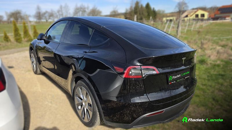 Tesla Model Y (2023) RWD 60 kWh, LFP - fotka 3 z 5