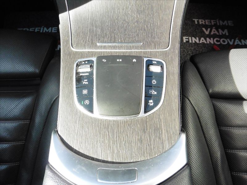 Mercedes-Benz GLC 220d 4Matic - fotka 23 z 24