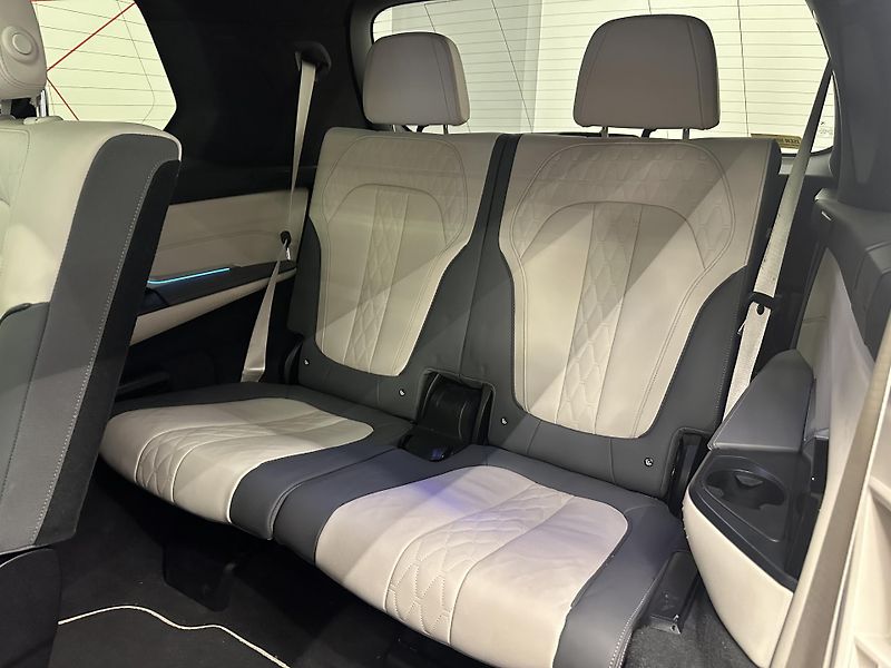 BMW X7 (2023) M60i Imdividual*CZ*DPH*Záruka! - fotka 15 z 24