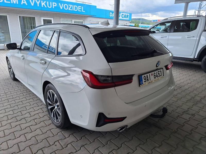BMW Řada 3 Touring 2,0 320d 140kW CZ DPH - fotka 2 z 33