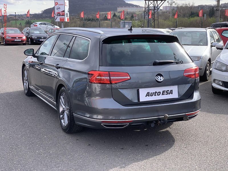 Volkswagen Passat (2015) 2.0 TDi, Highline, LED, navi - fotka 4 z 20