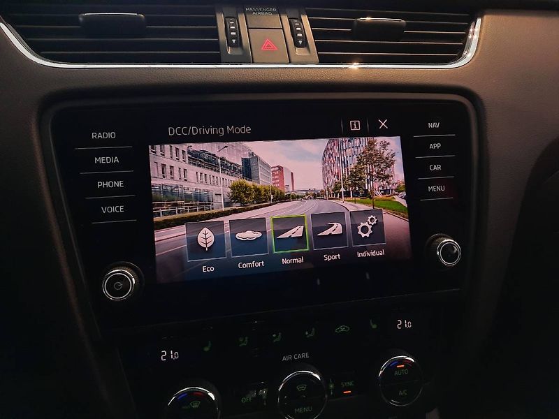 Škoda Octavia (2017) Laurin&Klement 2.0 TDI 4x4 (13 - fotka 16 z 26
