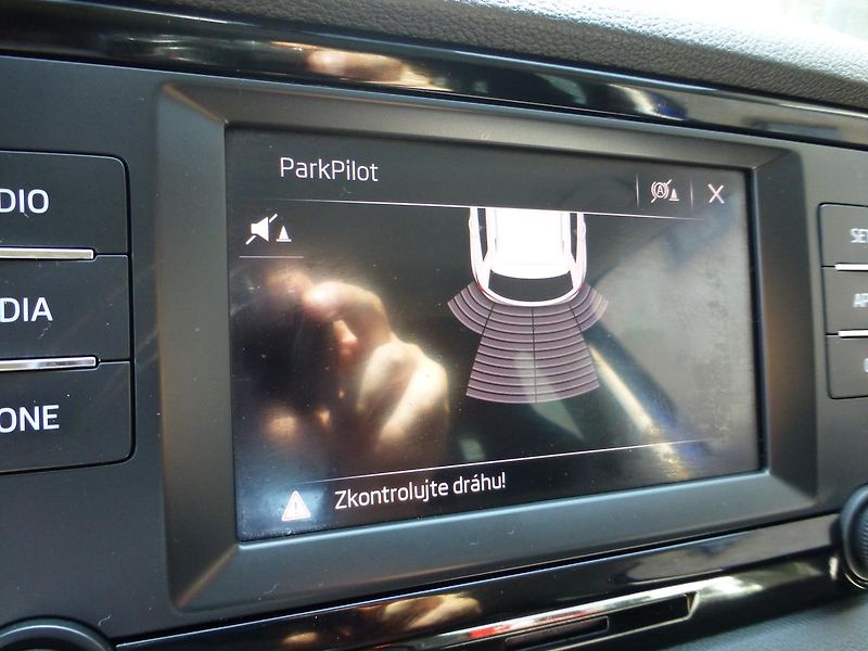 Škoda Karoq (2018) 1,6TDI*PARK.S**ALU***VYHŘ.SED. - fotka 12 z 23