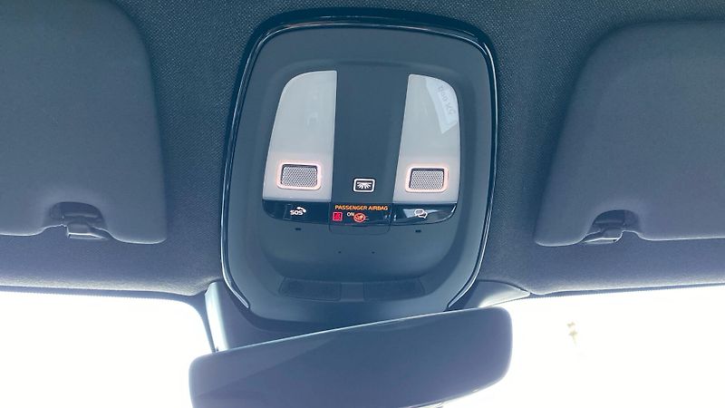 Volvo XC40 CORE, B3 FWD, 120+10 kW / 163+ - fotka 28 z 34