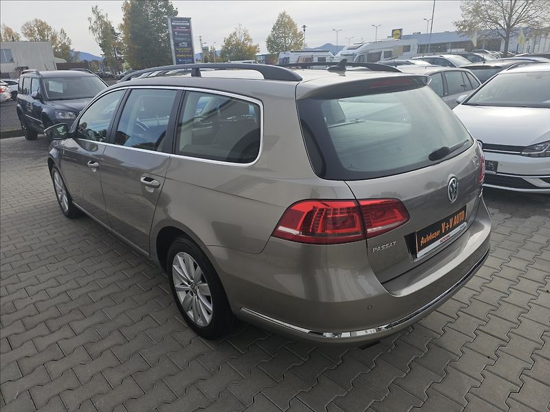 Volkswagen Passat B7 1,4TSi Comfortline NAVI - fotka 8 z 45