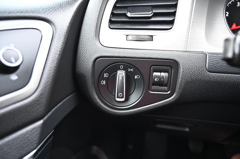 Volkswagen Golf VII 1.2TSI 77KW POHON ŘEMEN  - fotka 18 z 47