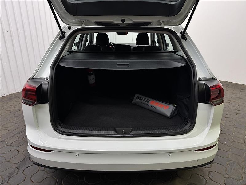 Volkswagen Golf 1.5TGI 96kW DSG ACC 2XKOLA DPH - fotka 33 z 41