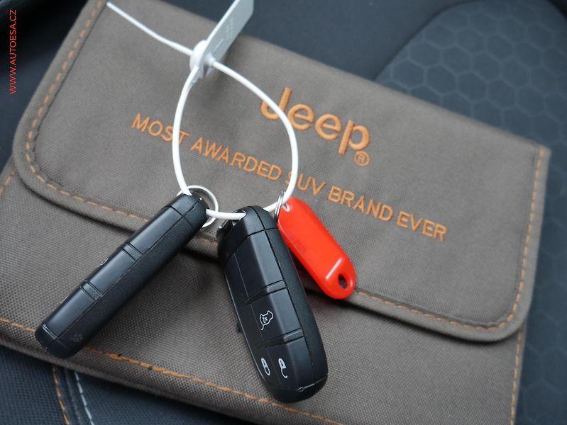 Jeep Compass (2018) 1.6 M-Jet, ČR, Longitude - fotka 21 z 21