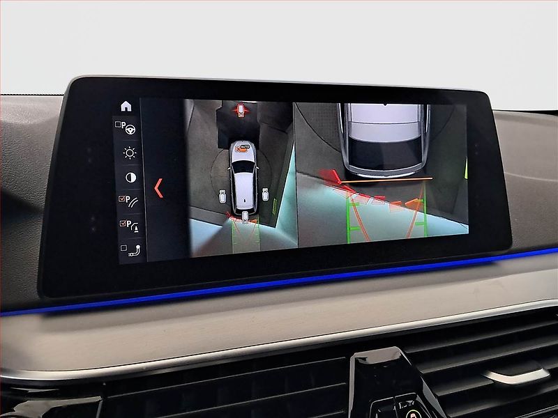 BMW Řada 5 (2017) Sport Line 530d xDrive, 4X4 - fotka 21 z 23