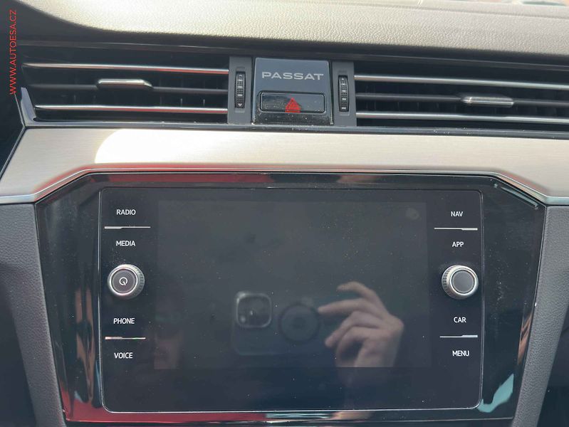Volkswagen Passat (2022) 2.0 TSi, 2.maj,ČR, DSG, navi - fotka 16 z 22
