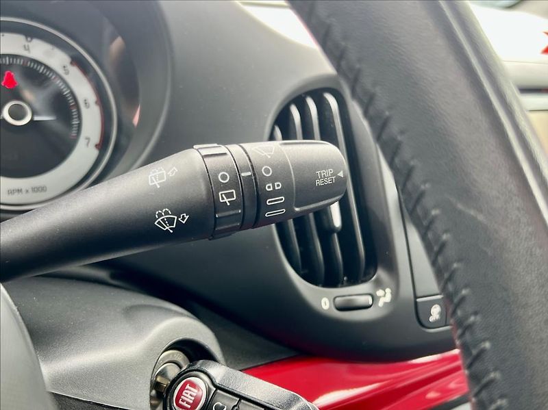 Fiat 500L 1,6 JTD  LIVING - klima -ALU - fotka 23 z 36