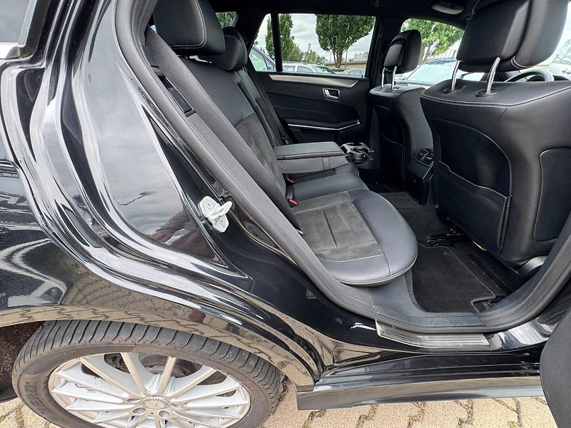 Mercedes-Benz Třídy E (2016) 350 3,0D 4X4 AUTOMAT BLUETEC - fotka 36 z 45
