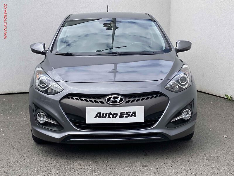 Hyundai i30 (2013) 1.4 CVVT, AC, park.čidla - fotka 2 z 14