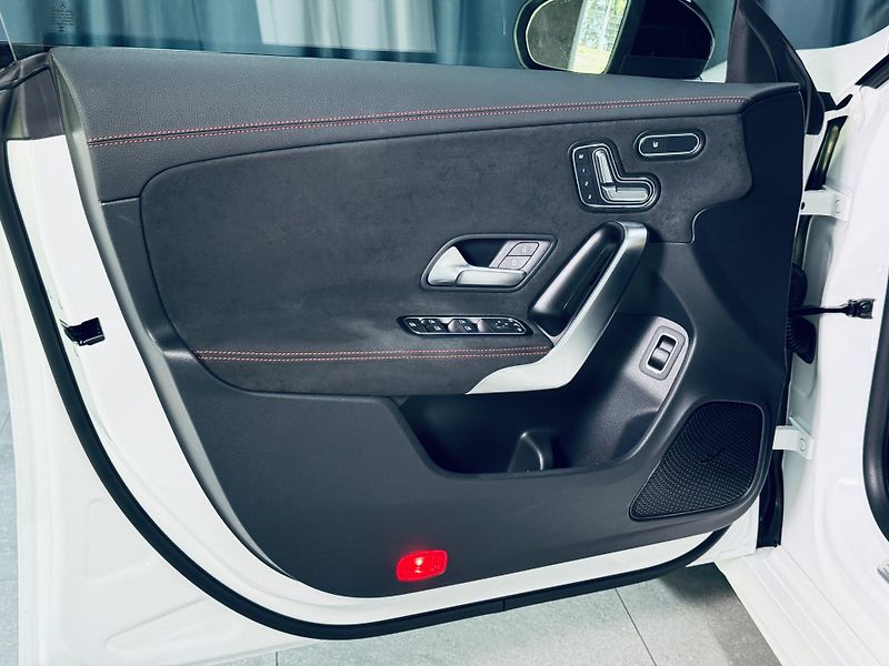 Mercedes-Benz CLA (2023) 180*AMG*KEYLESS*KAMERA*CZ - fotka 13 z 40