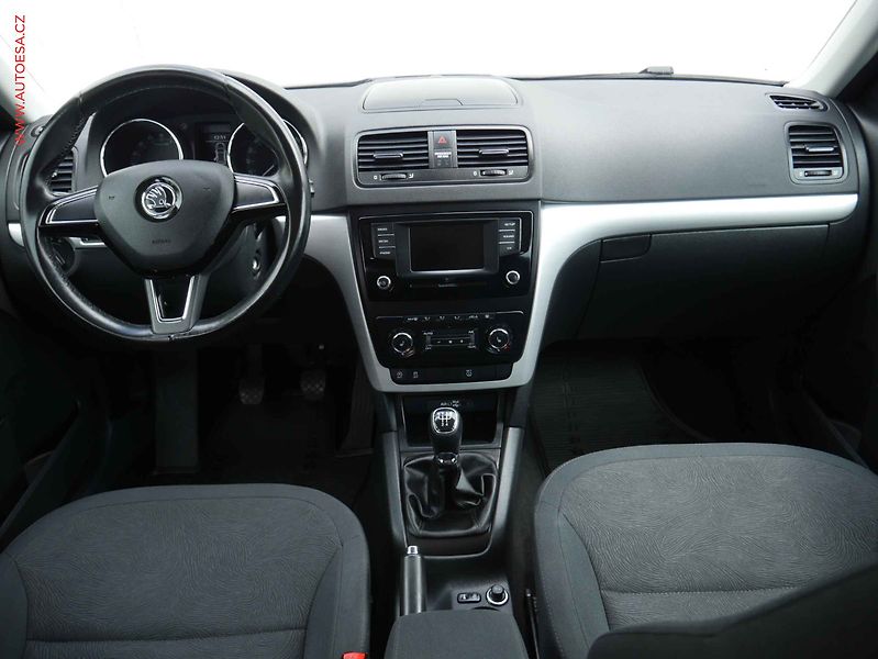 Škoda Yeti (2015) 2.0 TDi, ČR, AC, výhřev sed - fotka 8 z 15