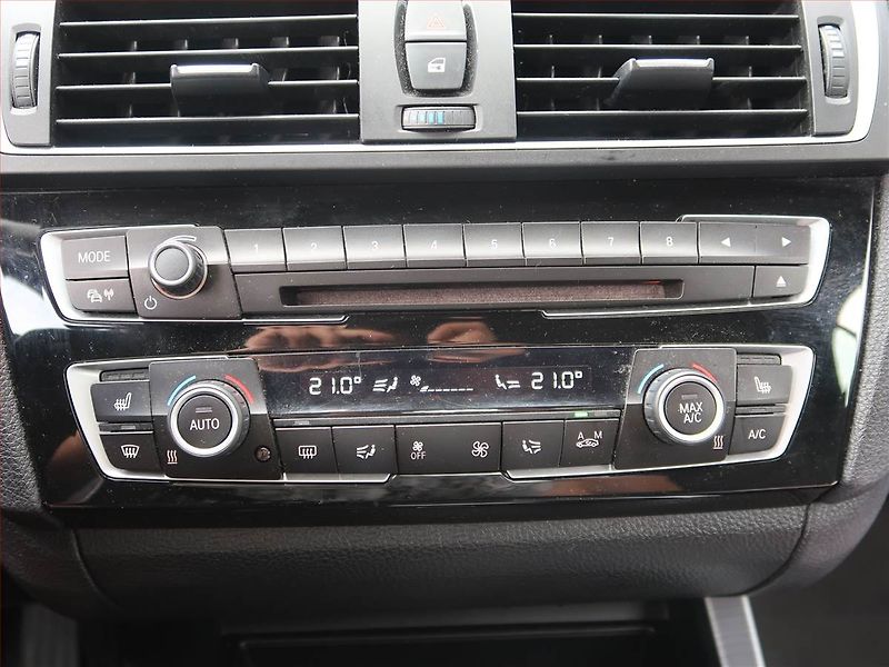 BMW Řada 2 (2017) 218d, Automat, Serv.kniha - fotka 18 z 21