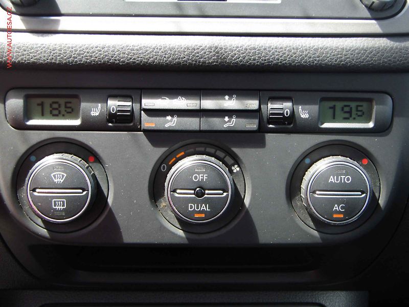 Volkswagen Tiguan (2009) 2.0 TDi 4x4, Navi, kůže - fotka 16 z 22