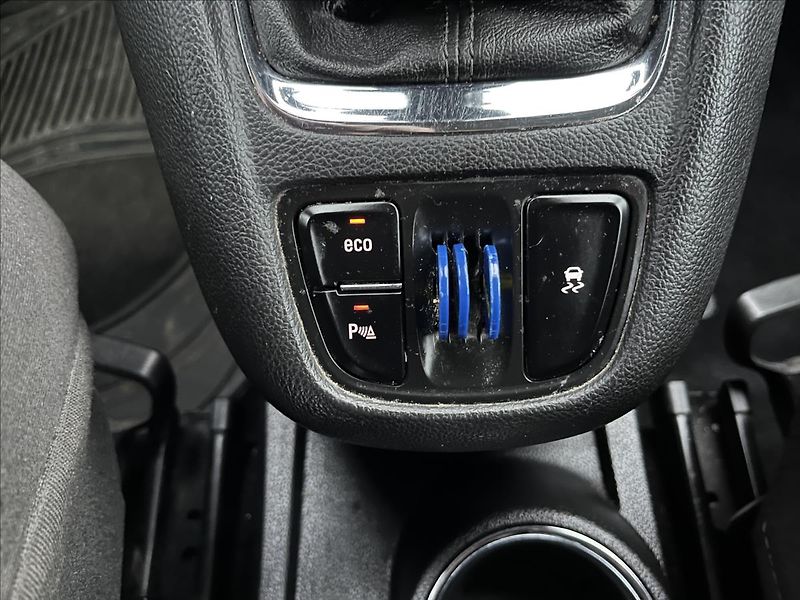 Opel Zafira 1,6 CDTi 100KW TOURER 2xKOLA - fotka 22 z 39